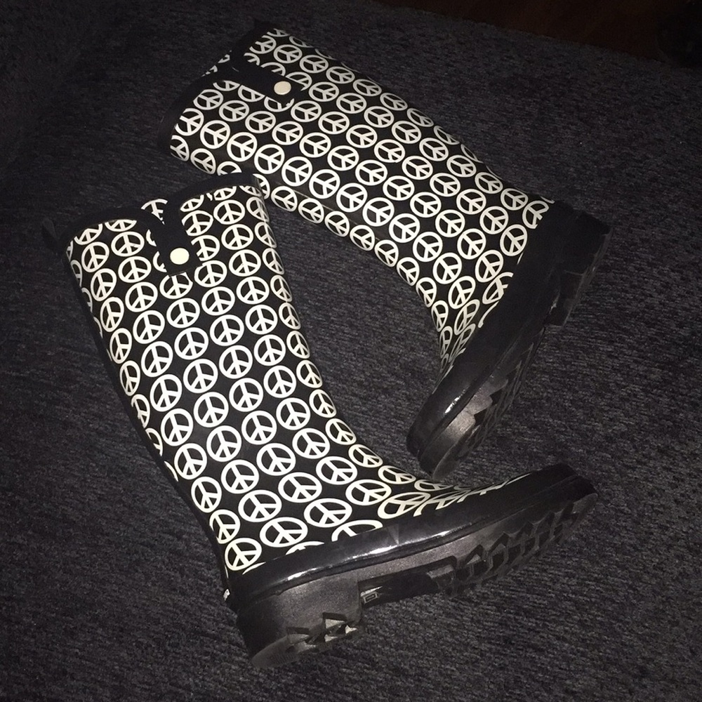 Groove “Peace” rain boots